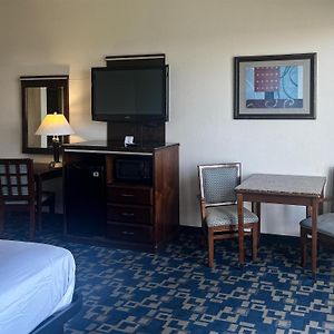 Queen Room Disability Access Non-Smoking